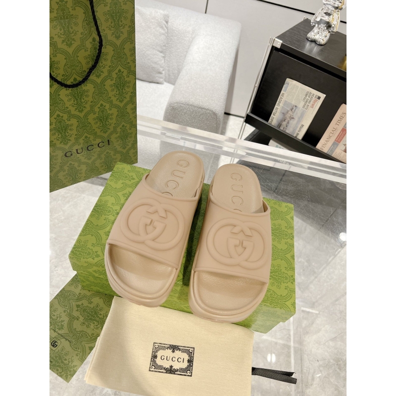 G*u*i slippers